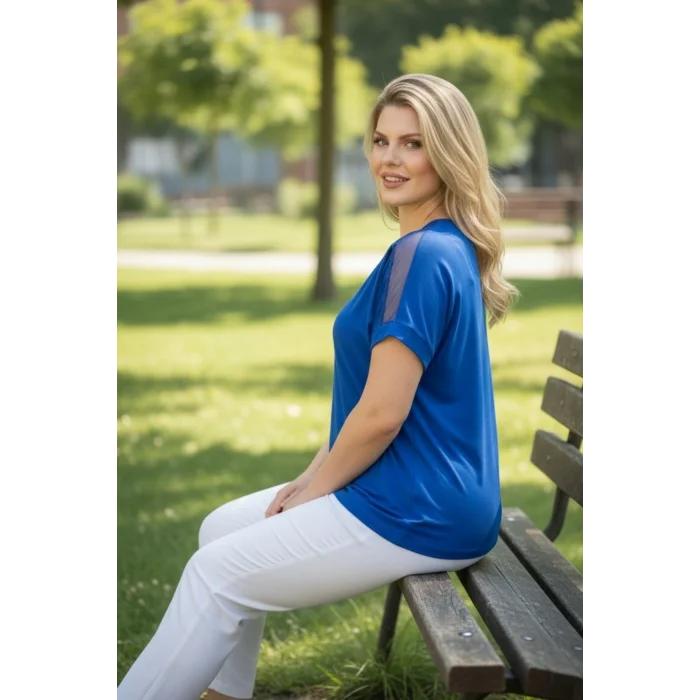 Yakası Ve Omuz Tül Detaylı Bluz