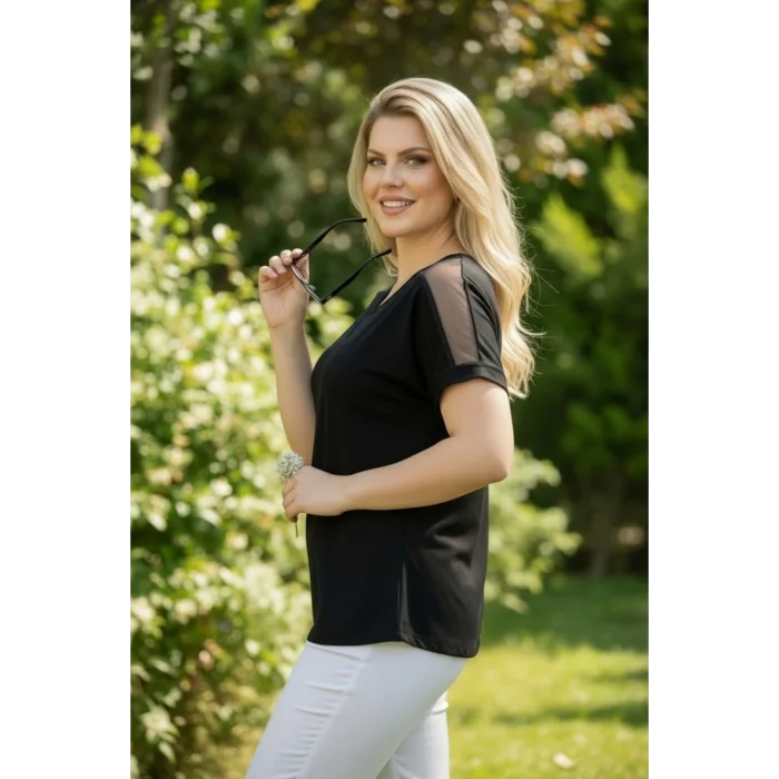 Yakası Ve Omuz Tül Detaylı Bluz