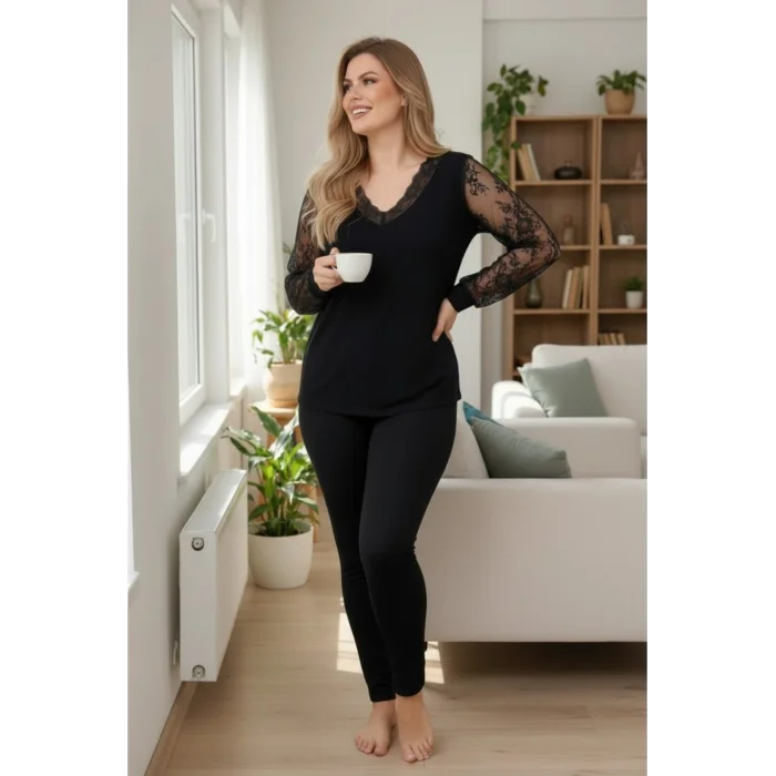 Yakası ve Kolları Dantel Bluz