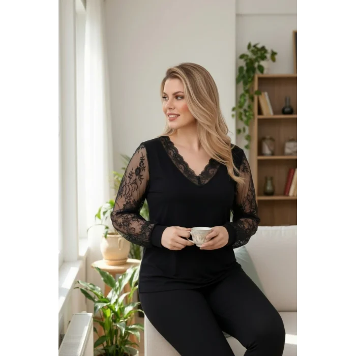 Yakası ve Kolları Dantel Bluz