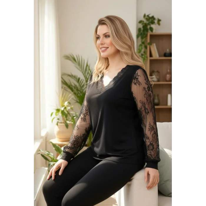 Yakası ve Kolları Dantel Bluz