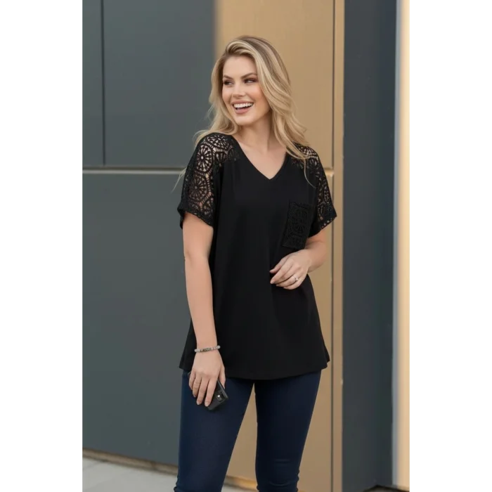 Omuzu Güpürlü Cepli Bluz