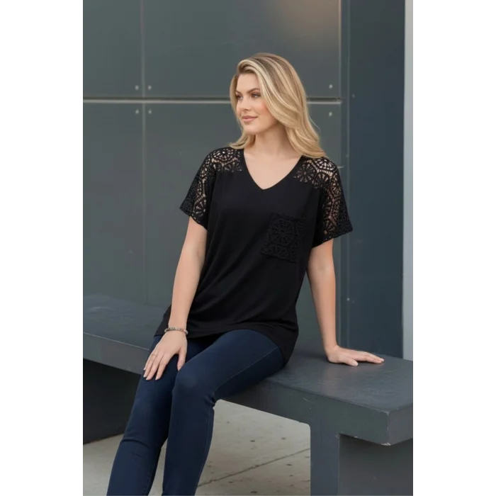 Omuzu Güpürlü Cepli Bluz