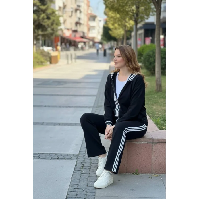 Yanları Şeritli Kapüşonlu Takım