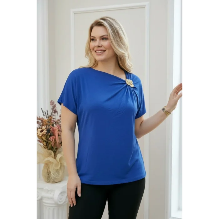 Yakası Tokalı Bluz