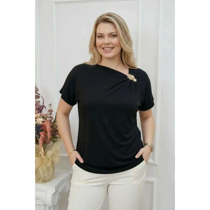 Yakası Tokalı Bluz