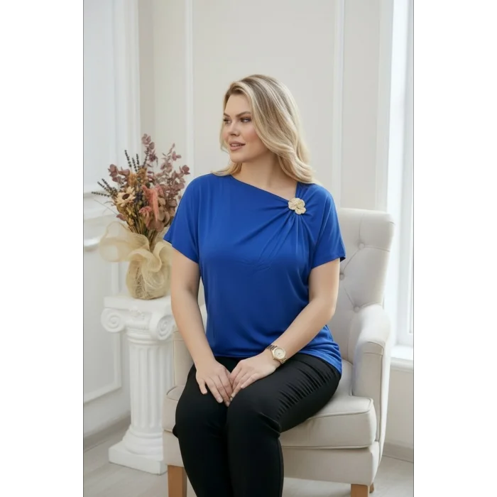 Yakası Tokalı Bluz