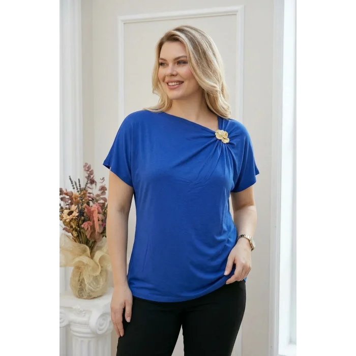 Yakası Tokalı Bluz