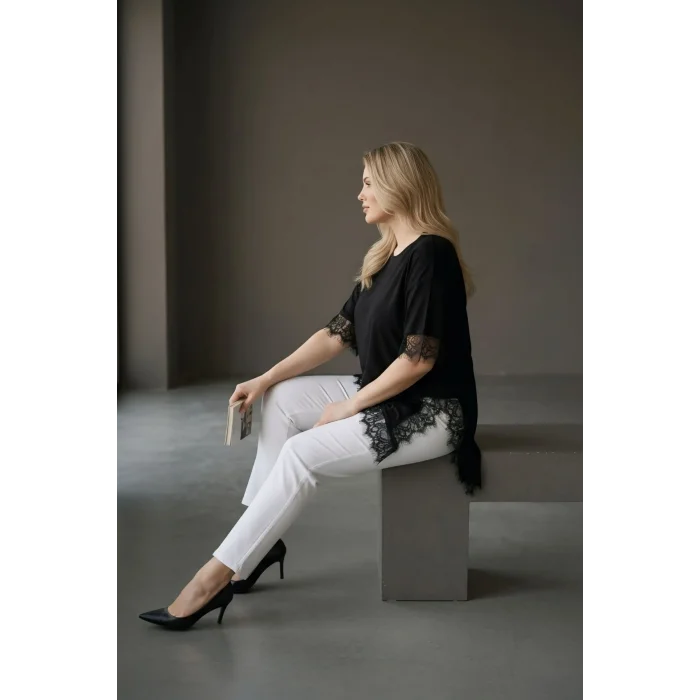 Eteği Asimetrik Dantelli Bluz