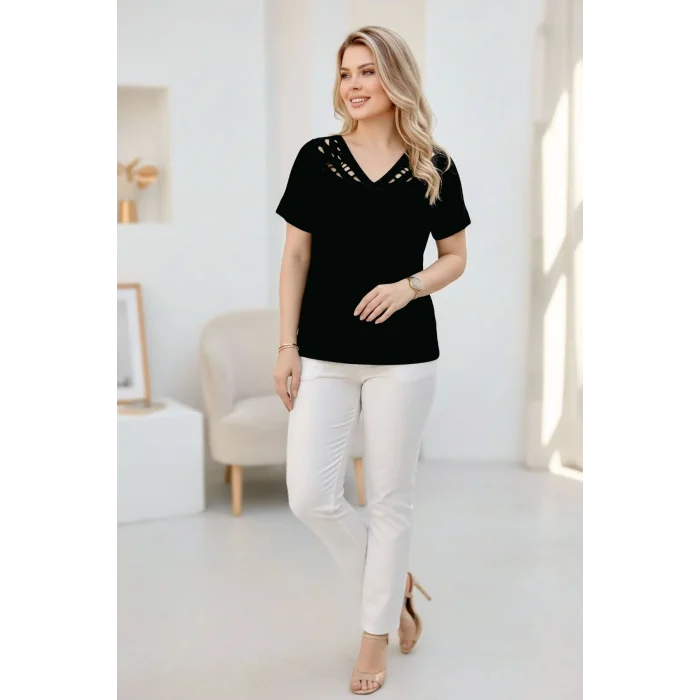 Yakası Lazer Kesim Taşlı Bluz