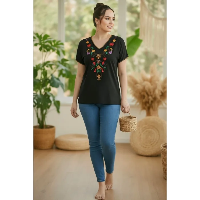 Yakası Dikişli Önü Çiçek Nakışlı Bluz