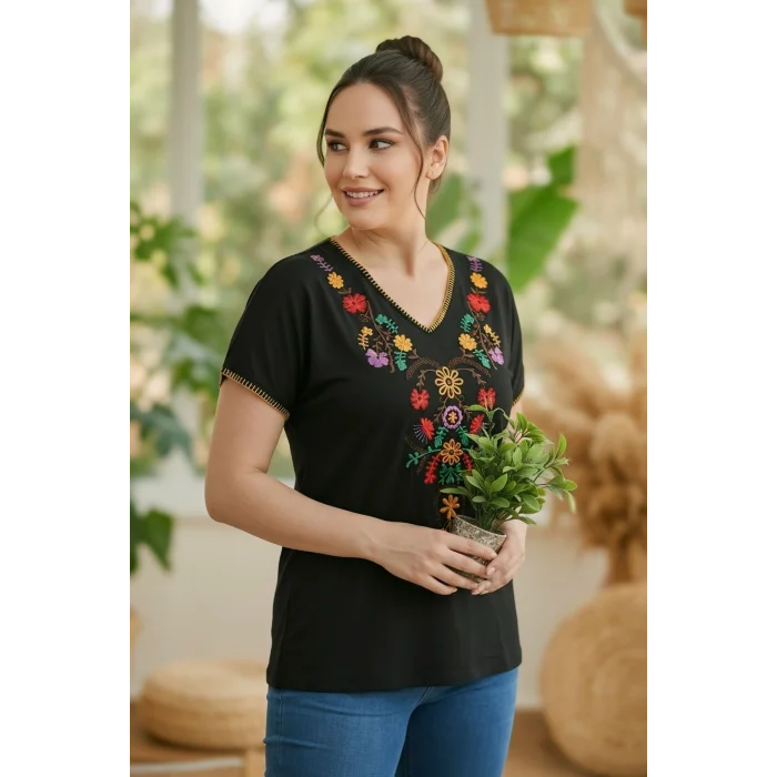 Yakası Dikişli Önü Çiçek Nakışlı Bluz