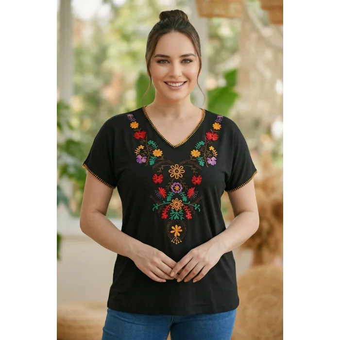 Yakası Dikişli Önü Çiçek Nakışlı Bluz