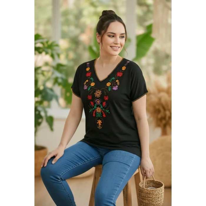 Yakası Dikişli Önü Çiçek Nakışlı Bluz