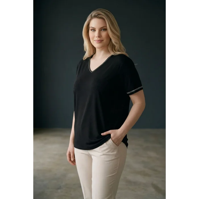 Yakası ve Kolları Taş Baskılı Bluz