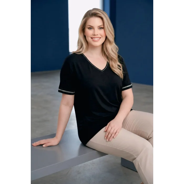 Yakası ve Kolları Taş Baskılı Bluz