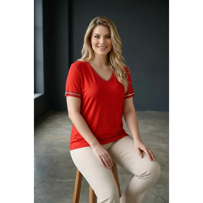 Yakası ve Kolları Taş Baskılı Bluz