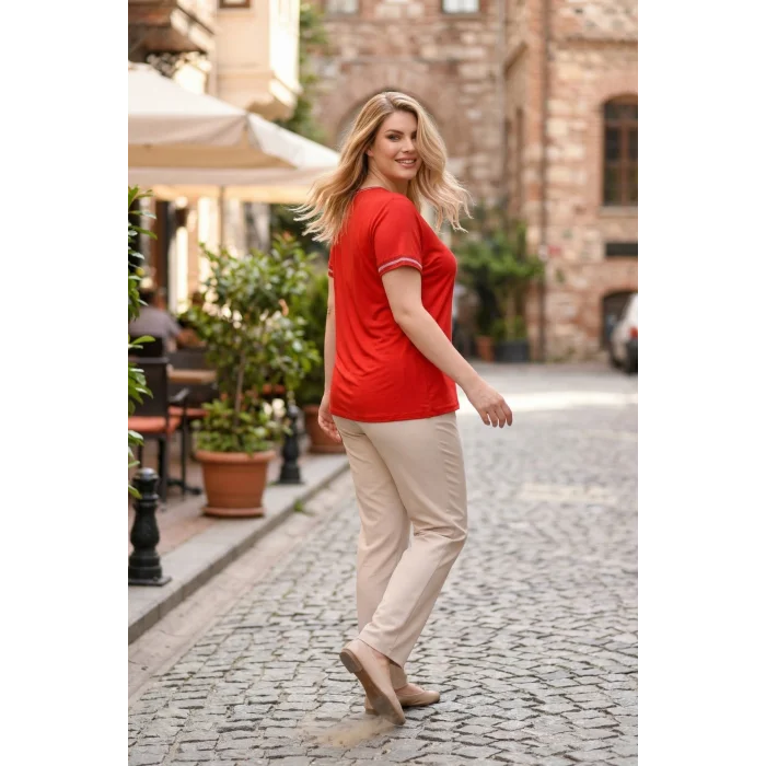 Yakası ve Kolları Taş Baskılı Bluz