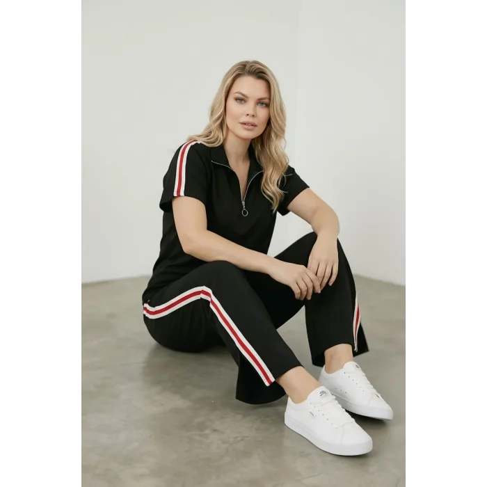 Yakası Fermuarlı Şeritli Takım