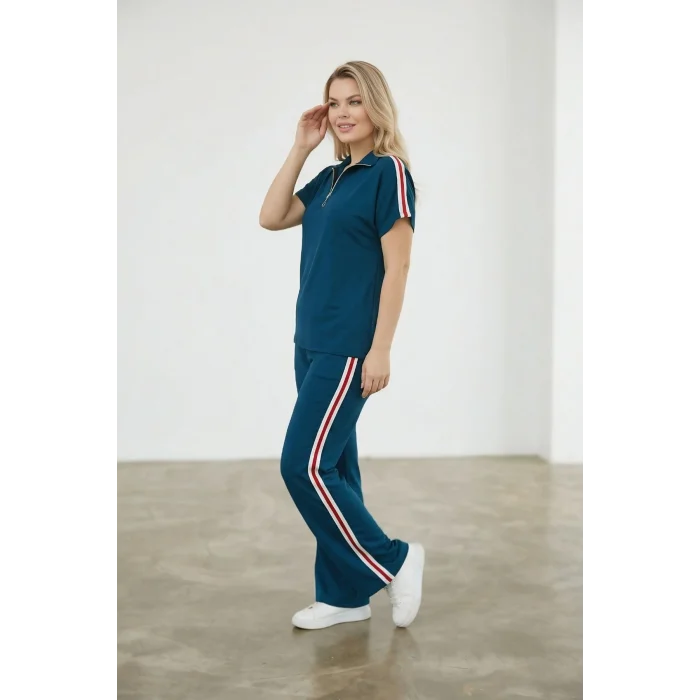 Yakası Fermuarlı Şeritli Takım