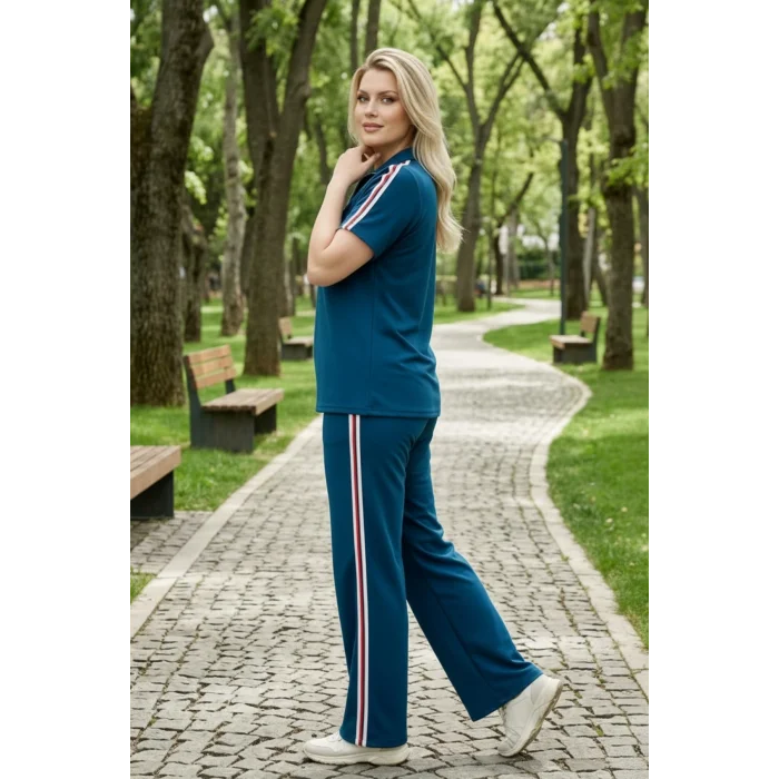 Yakası Fermuarlı Şeritli Takım