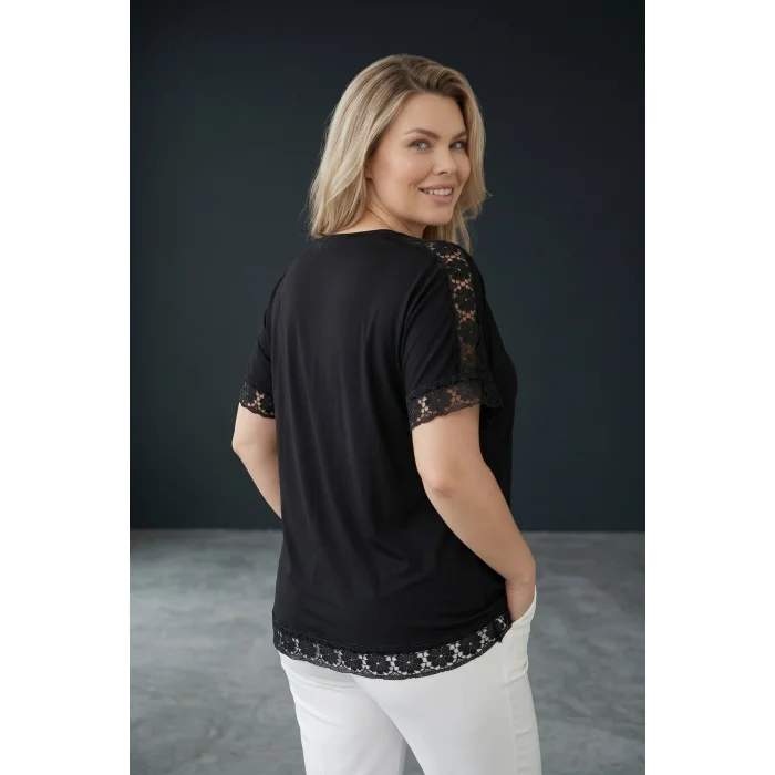 Kolları Eteği Dantelli Bluz