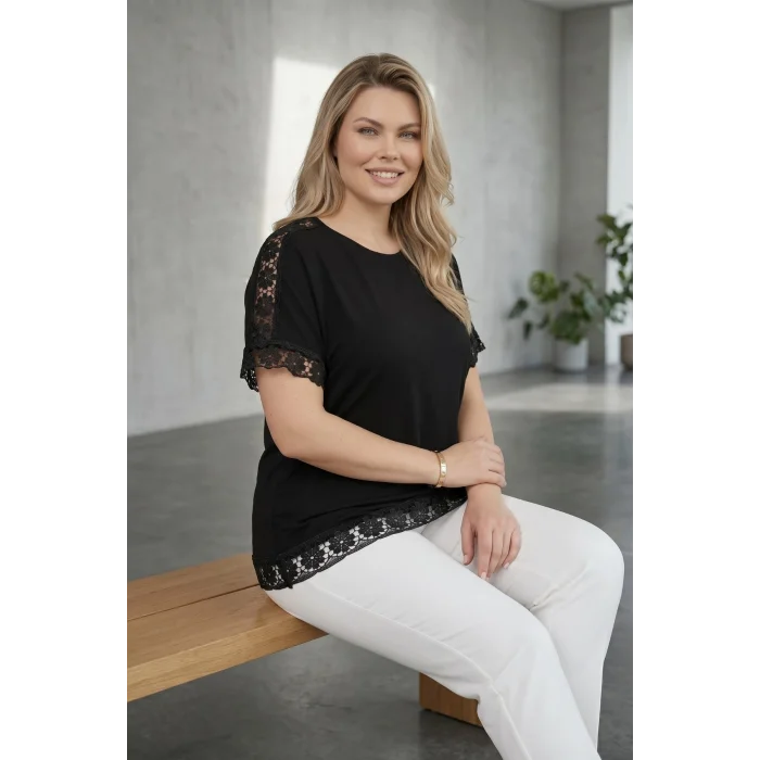 Kolları Eteği Dantelli Bluz