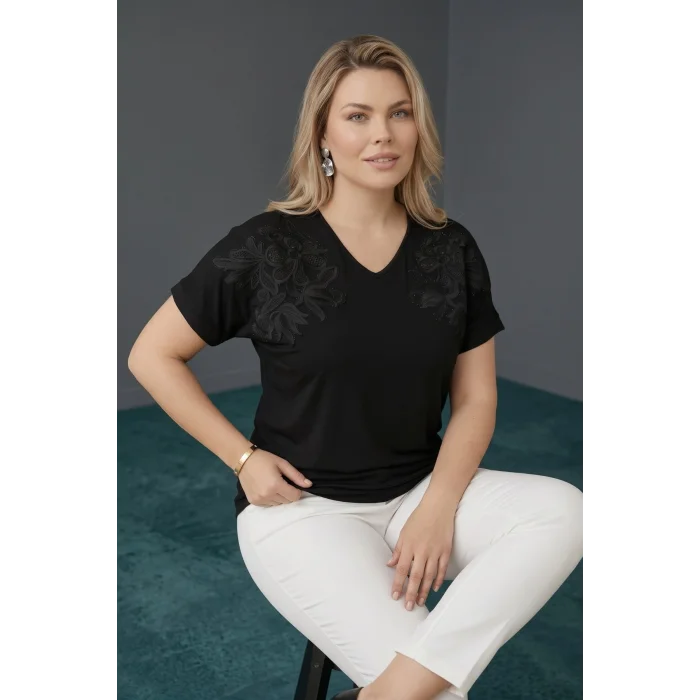 Omuz Nakışlı Taş Detaylı Bluz