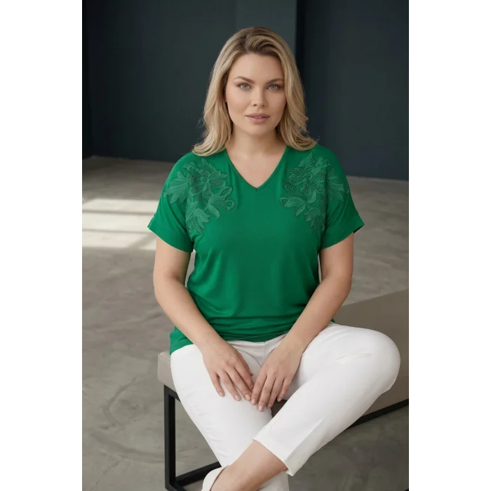 Omuz Nakışlı Taş Detaylı Bluz