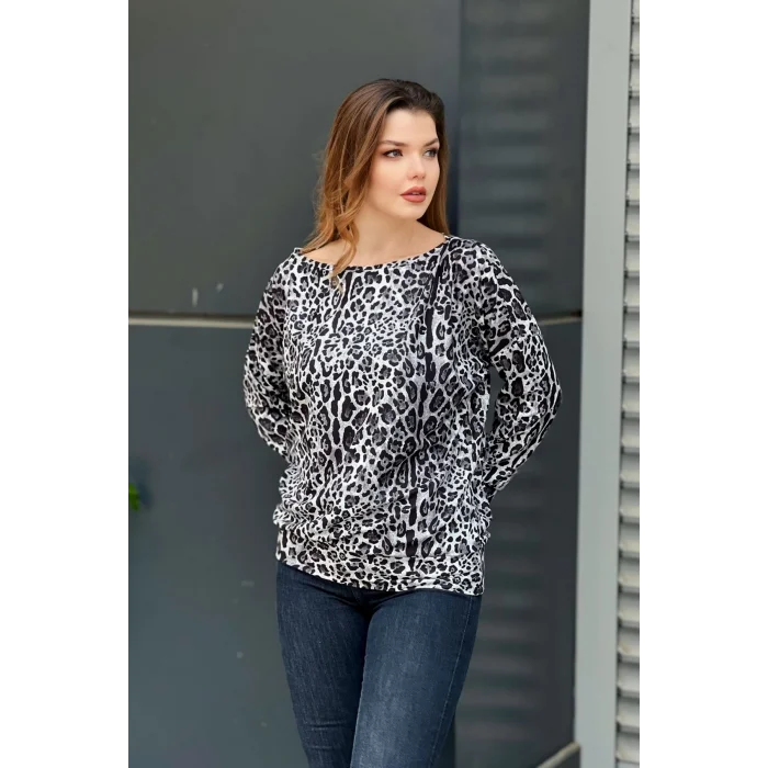 Kayık Yaka Leopar Desenli Bluz