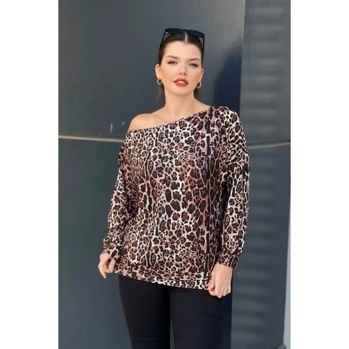 Kayık Yaka Leopar Desenli Bluz
