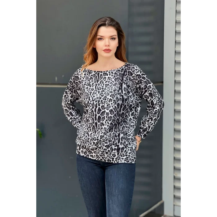Kayık Yaka Leopar Desenli Bluz