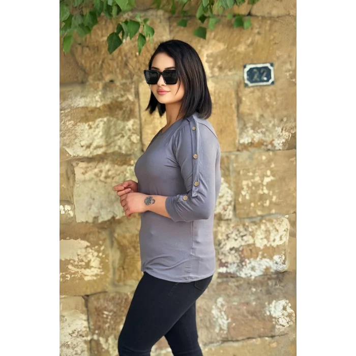 Kolları Düğme Detaylı Bluz