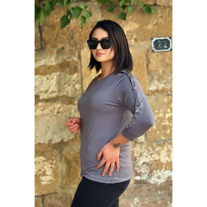 Kolları Düğme Detaylı Bluz