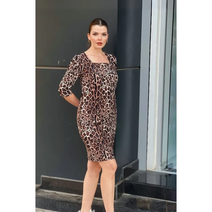 Leopar Yırtmaçlı Kare Yaka Elbise