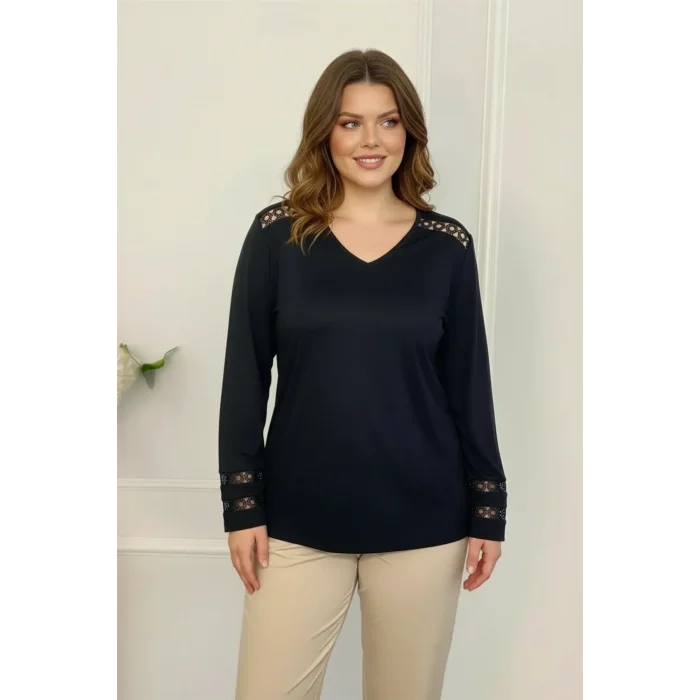 Omuz ve Kolları Güpür Detaylı Bluz