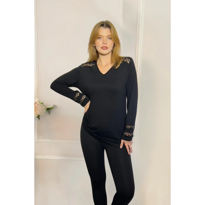 Omuz ve Kolları Güpür Detaylı Bluz