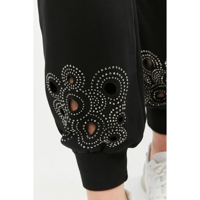 Omuz ve Paça Lazer Kesimli Takım