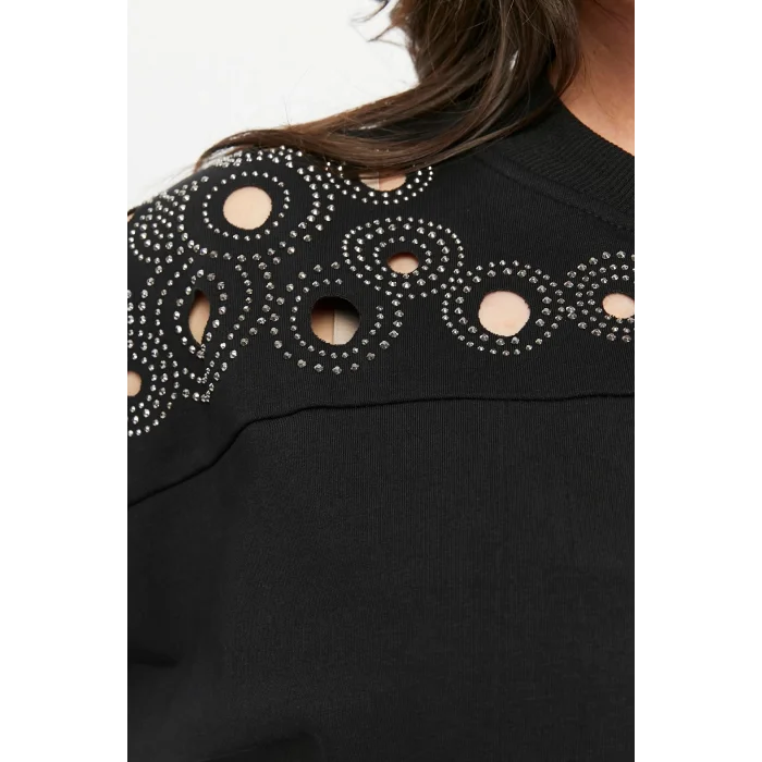 Omuz ve Paça Lazer Kesimli Takım