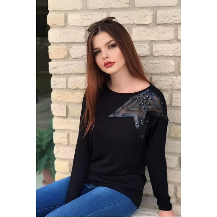 Omuz Yıldız Aplikeli Bluz