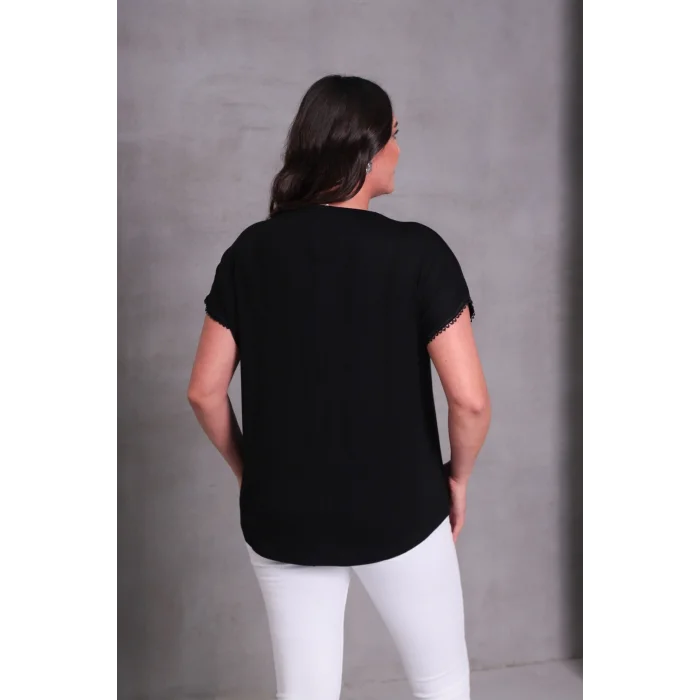 Omuzları Çiçek Nakışlı Bluz