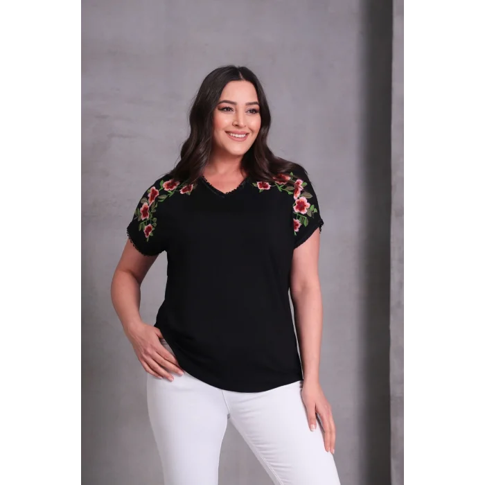 Omuzları Çiçek Nakışlı Bluz