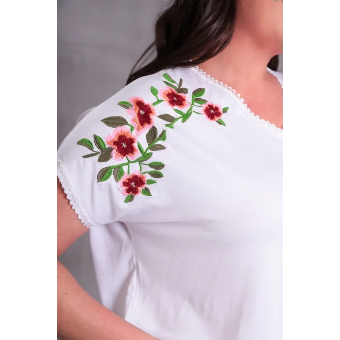 Omuzları Çiçek Nakışlı Bluz
