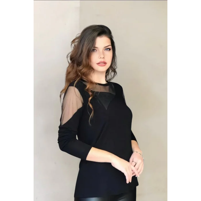 Önü ve Omuzları Tül Parçalı Bluz