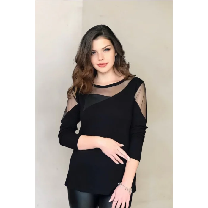 Önü ve Omuzları Tül Parçalı Bluz