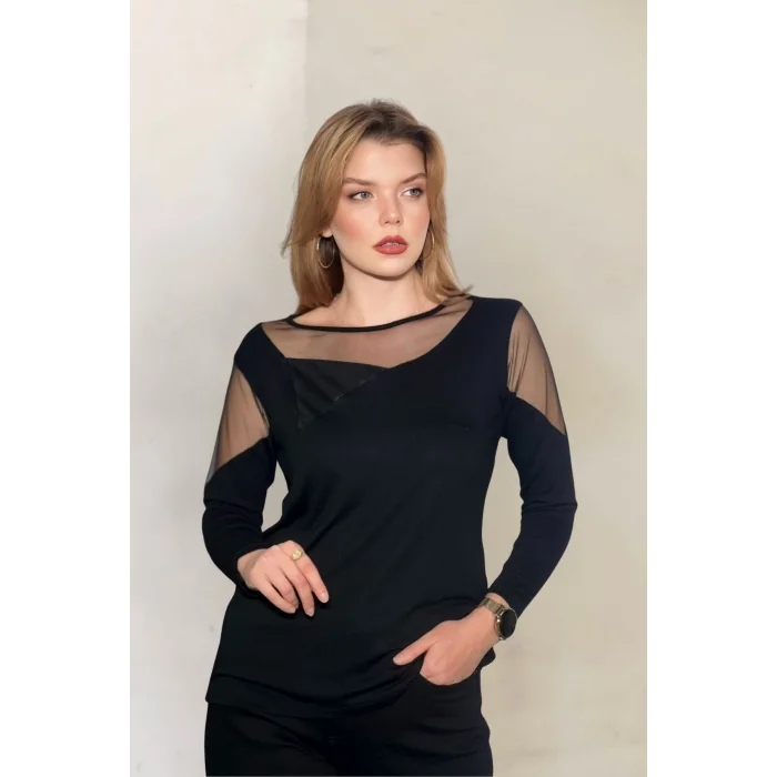 Önü ve Omuzları Tül Parçalı Bluz