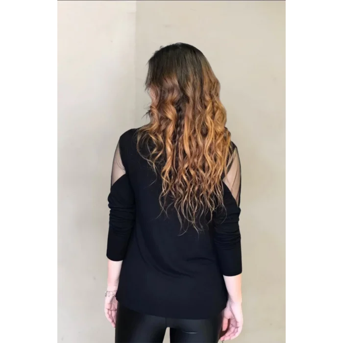 Önü ve Omuzları Tül Parçalı Bluz