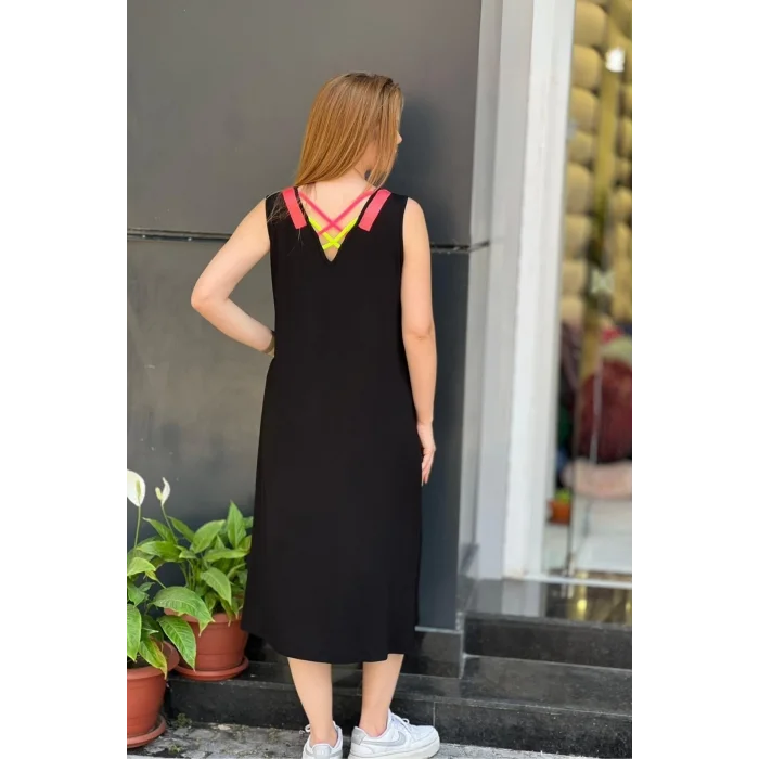 Sırtı Çarpraz Biyeli Yırtmaçlı Elbise
