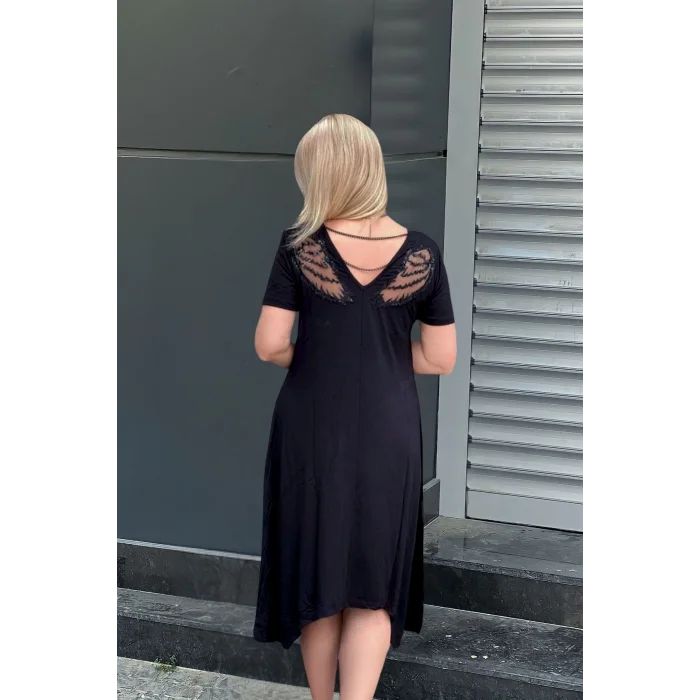 Sırtı Kanat Aplikeli Zincirli Elbise