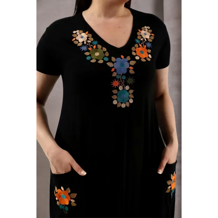 Yakası Cepleri Çiçek Nakışlı Elbise